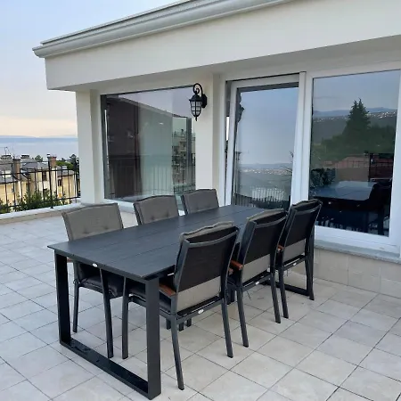 Best View Apartment *